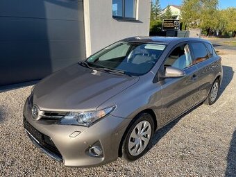 TOYOTA AURIS 2014 1,6 BENZÍN 97KW