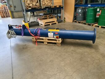 sloupový otočný jeŕáb Vetter 125 kg - 5,5 m r. 2019