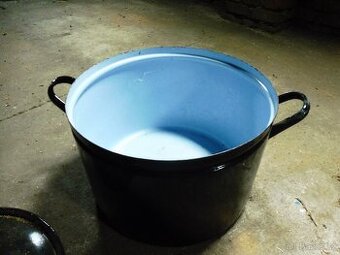 Zabíjačkový hrnec a 2x hliníková bandaska