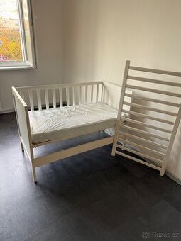 Dětská postýlka + matrace + chránič matrace