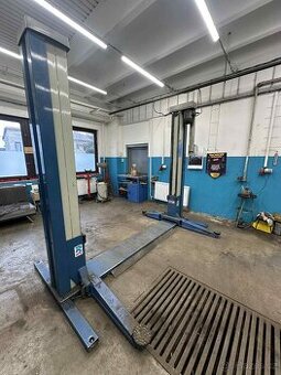 dvousloupový zvedák Ravaglioli Rav