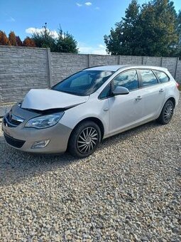 Rozpredám Opel Astra J ST 1.4 Turbo 88kw A14NET