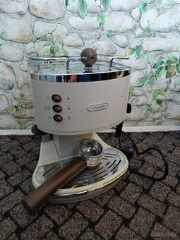 pákový kávovar Delonghi