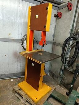 Pásová píla na drevo