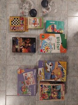 stolní hry a puzzle