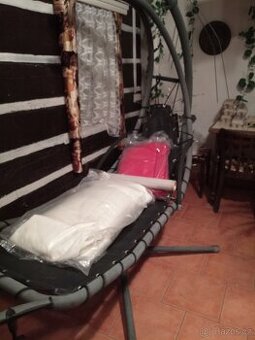 Houpačka na zahradu