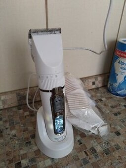 HOLICÍ STROJEK CAMRY BÍLÝ S NÁSTAVCI