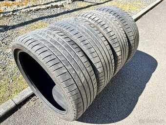 Prodám letní pneu Bridgestone 225/40R19 93Y