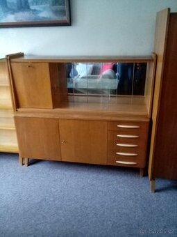 Retro sekretář a skříň z 70 let