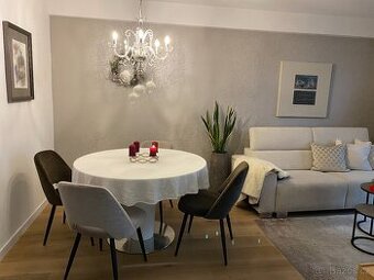 ROZKLÁDACÍ BÍLÝ STŮL KULATÝ