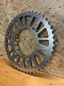 Yamaha YZF R1 2008 rozety 46 a 47 zubů