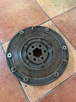 Dvohmotný setrvačník BMW