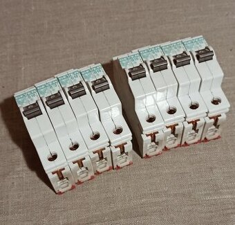 Jističe použité Geyer B10A 10kA, cena za všechny