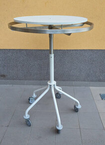 Nápojový - barový stolek - mobilní pojízdný