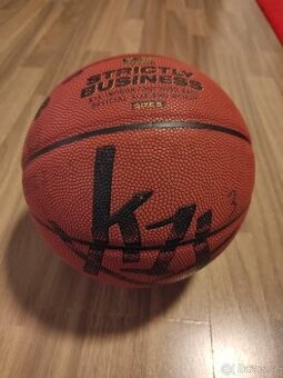 Basketbalový míč