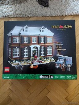 LEGO 21330 Sám doma