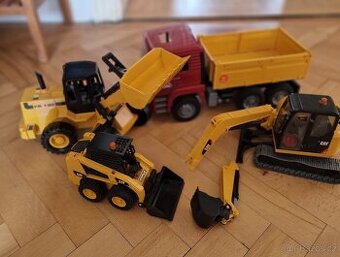 Bruder a Cat bagr 3x, 1x nákladní auto
