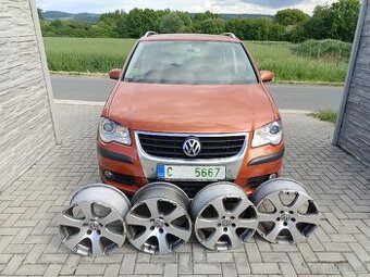 Volkswagen Touran Cross 2.0TDi 103kW
