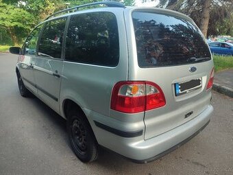 Ford Galaxy rok výroby 2005 2.3 103kw benzín ,auto je v cajk