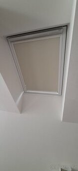 Zatemňující roleta pro střešní okno VELUX