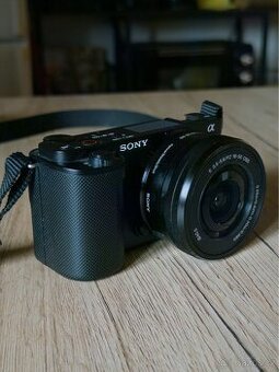 Sony ZV-E10 + objektiv 16–50mm + ND filtr – jako nová