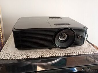 projektor Optoma 146X perfektní stav, vyčištěný