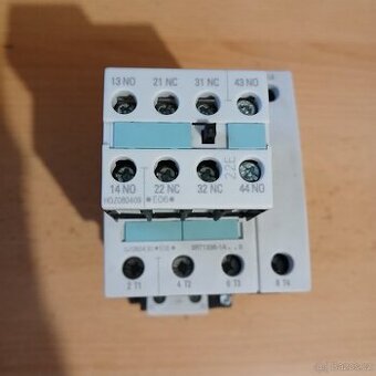 Stykač Siemens 3RT1336-1A + pomocný modul 3RH1921-1HA22