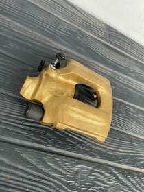 Pravý zadní třmen  e36 323i