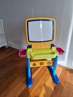 Dětská magnetická tabule se stolečkem – barevná plastová