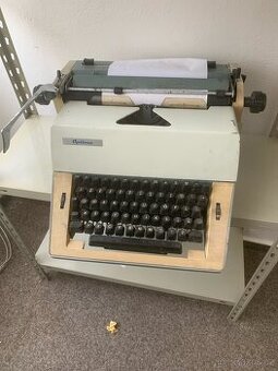 Psaci stroj mechanicky