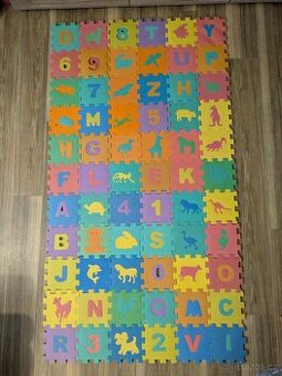 Pěnový koberec puzzle (zvířátka, čísla a písmena)