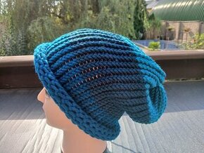 Nová pletená spadlá čepice_