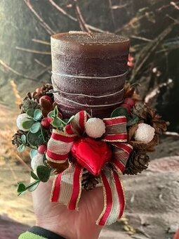 Veselý vánoční svícen s dřevěnou dekorací na prodej