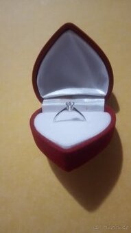 Zásnubní prstýnek