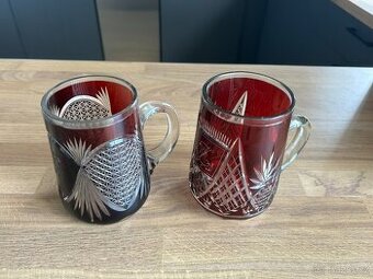 Červené broušené sklo