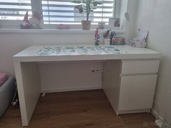Psaci stul IKEA Malm 140x65