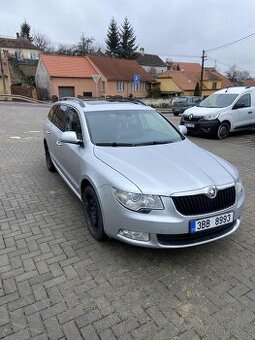 Škoda Superb Combi 2.0 TDI 125kw 11/2011 / NAVI