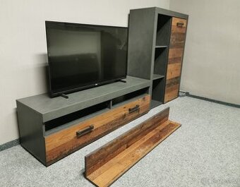 Obývací stěna -zánovní