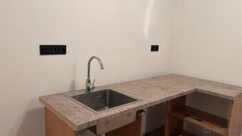 Kuchyňská deska s dřezem a baterií BLANCO