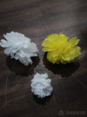 Pom poms (pompóny) - žluté (svatební výzdoba)