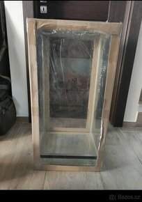 L40x40x100 terarium nove nepoužité .Vhodné pro chameleony a