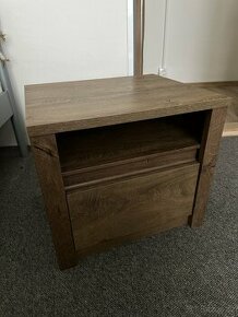 Noční stolek VEDDE / 1 zásuvka / divoký dub