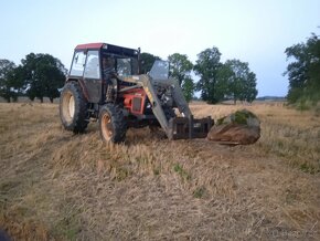 Zetor 6340 s nakladačem + paletizační vidle