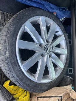VW KOLA 17