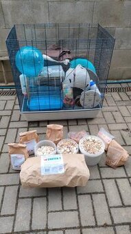 Klec Savic Freddy 2 max + náhradní dno + vybavení + jídlo