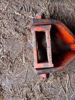 Spodní nakladačový závěs Zetor