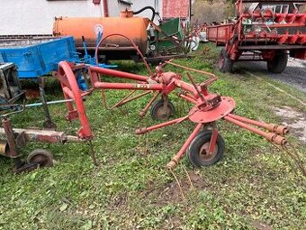 Dvourotorovy obracec sena