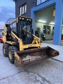 Golem UNC smykem řízení nakladač