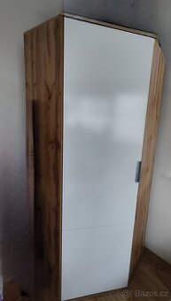 Rohová šatní skříň Zele