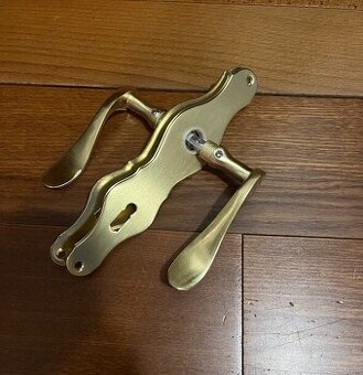 Mosazné dveřní kliky – 1 ks nebo celý komplet (5 ks)